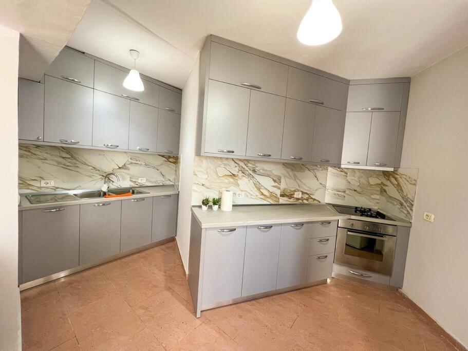Scanderbeg Square 2Br Apt Tirana Exteriör bild